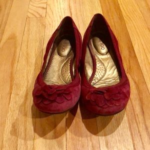me too Shoes - Me Too suede flats burgundy Size 9 me too Shoes - Me Too suede flats burgundy Size 9